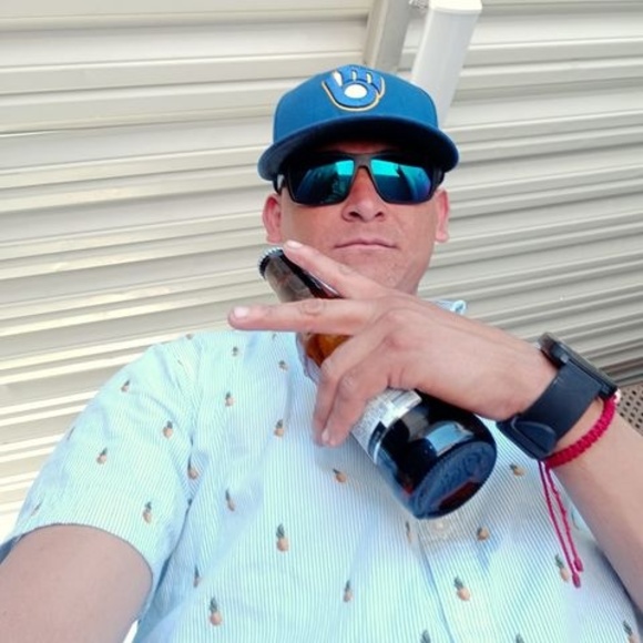 Meet your Posher, Cesar - Picture 1 of 1